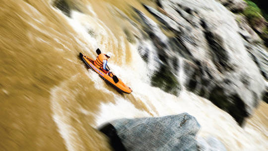 Du lịch mạo hiểm - Kayak vượt thác - iVIVU.com
