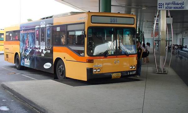 Xe bus đi từ Suvarnabhumi về Bangkok
