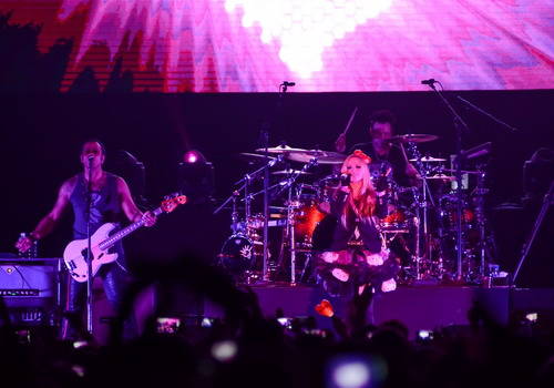 Nữ ca sĩ Avril Lavigne có buổi biểu diễn thành công tại Bangkok tối 11/2.