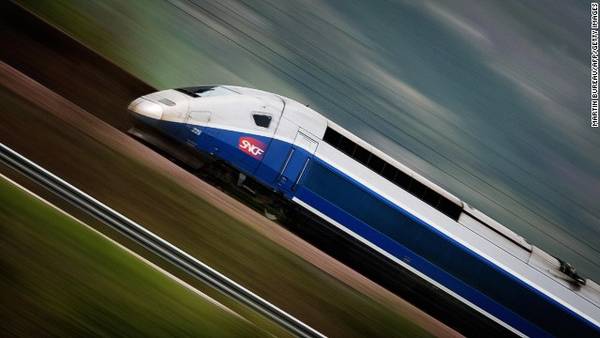 ivivu-quintessential-french-trains-horizontal-gallery