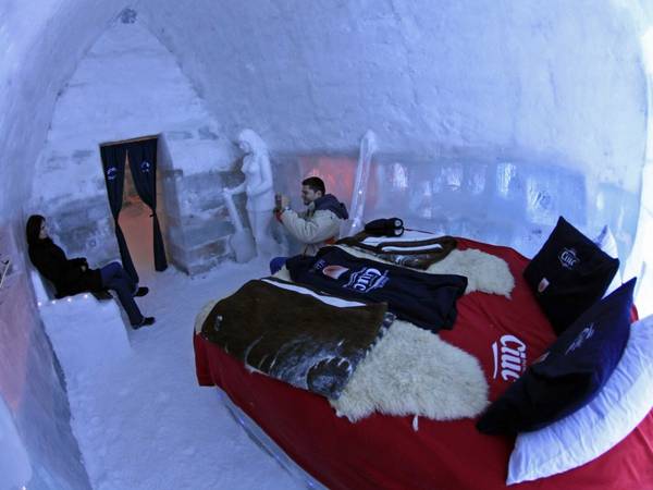 ivivu-spend-a-night-cozied-up-in-an-ice-hotel-like-the-ice-hotel-romania-in-the-fagaras-mountains-near-bucharest