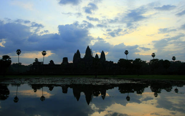 Bạn có thể chọn dịch vụ bay khinh khí cầu ở Angkor Wat vào buổi sáng sớm hoặc lúc hoàng hôn