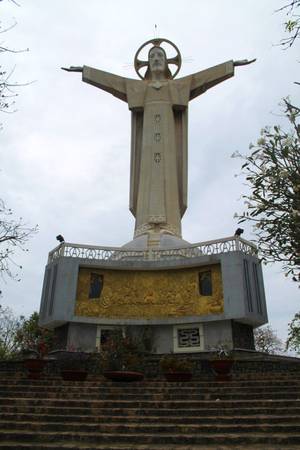 Hình ảnh toàn cảnh của bức tượng. Hình ảnh toàn cảnh của bức tượng.