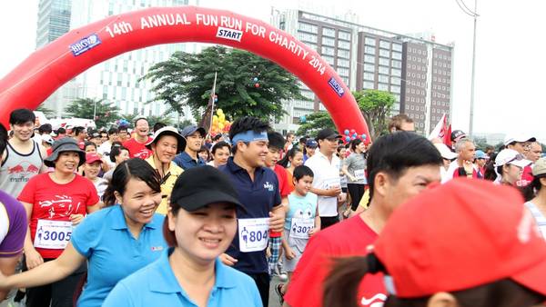 Nụ cười luôn nở trên môi của những người tham gia vào cuộc chạy bộ. Ảnh: iVIVU.com