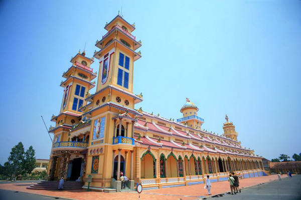 Khám phá Tòa Thánh cốt tre nổi tiếng thế giới ở Tây Ninh