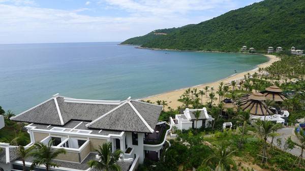 Đà Nẵng nổi tiếng với các resort ven biển. 