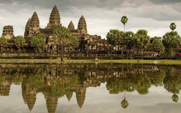 Lịch sử của Angkor bắt nguồn từ thế kỉ 9 và được coi là minh chứng cho đế chế Khmer hùng mạnh trong quá khứ.