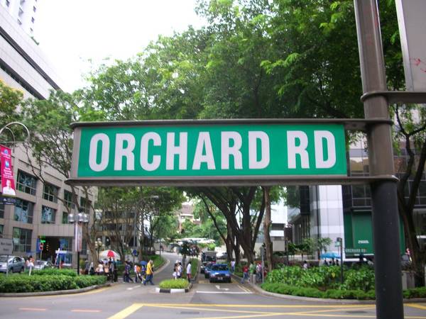 Orchard là con đường rất nhộn nhịp ở Singapore