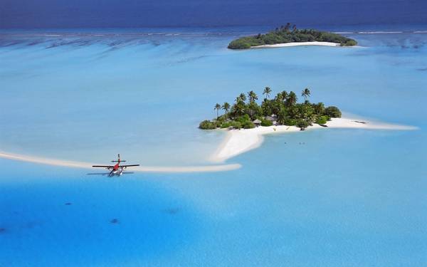 Maldives là một quốc đảo nằm trên biển Ấn Độ Dương, bao gồm 26 hòn đảo san hô nằm giữa đảo Minicoy và quần đảo Chagos