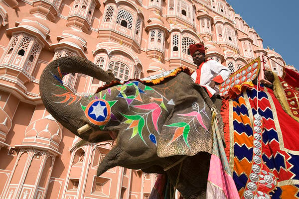 Phía bên ngoài của 'cung điện gió' Hawa Mahal ở thành phố Japur