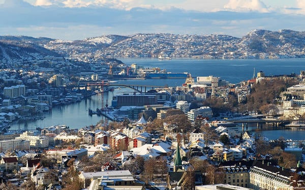 Bên cạnh đó, các thành phố lớn của Na Uy cũng mang một vẻ đẹp rực rỡ và tràn đầy sức sống.