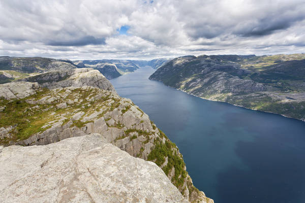 Du lịch Na Uy bạn sẽ tha hồ được hít thở bầu không khí trong lành.