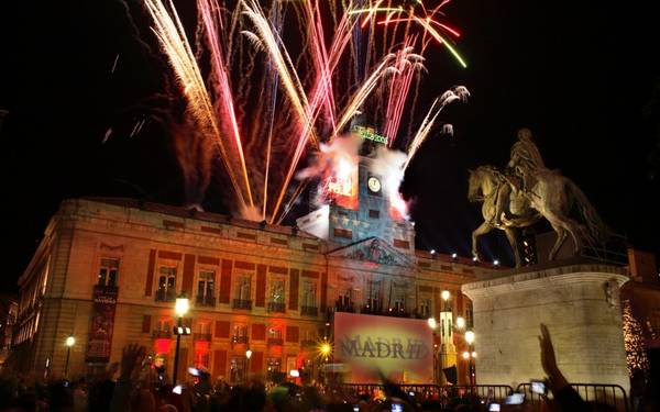Người dân ở thủ đô Madrid thường đón năm mới tại quảng trường Puerta del Sol