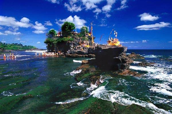 Tắm biển, tắm nắng và lặn biển tại các bãi tắm trong xanh ở Bali là hoạt động thú vị mà chẳng khiến bạn tốn một xu. Tắm biển, tắm nắng và lặn biển tại các bãi tắm trong xanh ở Bali là hoạt động thú vị mà chẳng khiến bạn tốn một xu.