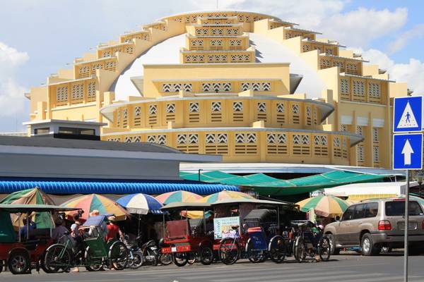 Chợ Phsa Thmey nơi du khách có thể thoài mái mua sắm những món đồ lưu niệm độc đáo.