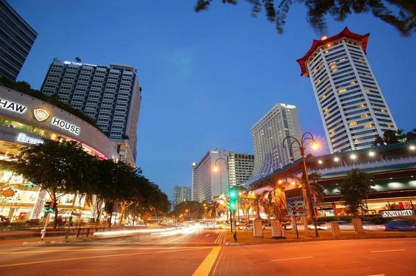 Có rất nhiều trung tâm thương mại tại Orchard Road sẽ làm thỏa mãn nhu cầu mua sắm của du khách.