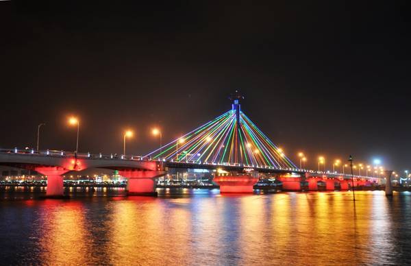 Cầu Quay sông Hàn.
