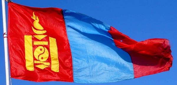 Quốc kỳ của Mông Cổ có ba dải màu với biểu tượng quốc gia của Mông Cổ, “Soyombo”