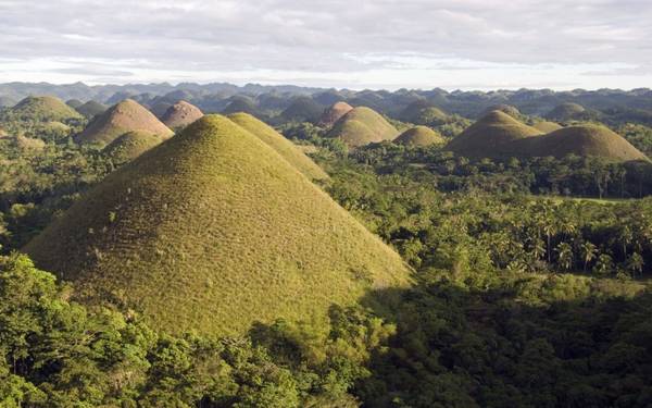 Nằm ở Bohol, đồi socola là một trong những tuyệt tác đầy ngạc nhiên của tạo hóa.