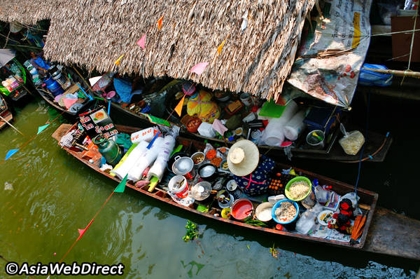 Hầu hết những món đặc sản truyền thống của Thái Lan, đều được bày bán ở chợ. Ảnh: Bangkok.com