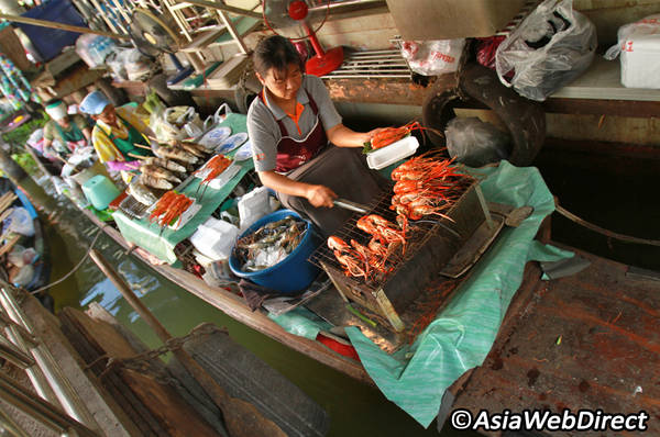 Chợ nổi tiếng với các món hải sản thơm ngon. Ảnh: Bangkok.com