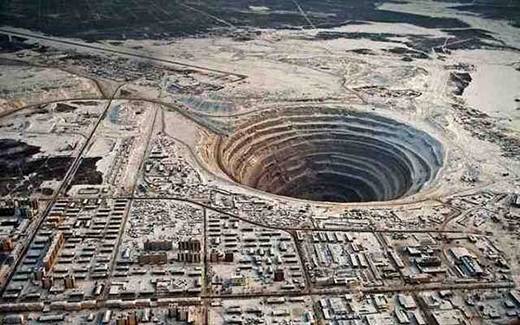 Mỏ khai thác kim cương ở Nga.