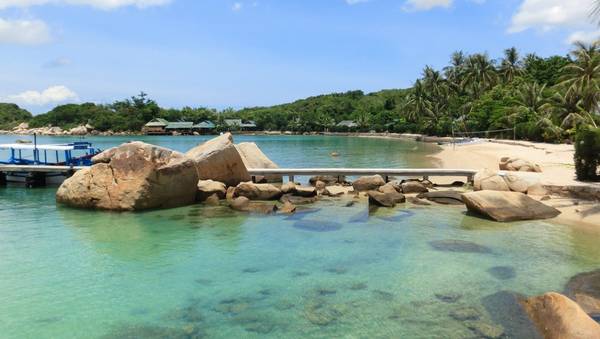 Riviu Du Lịch Nha Trang – điểm đến lý tưởng cho mọi kỳ nghỉ Cảnh biển tuyệt đẹp ở vịnh Vân Phong. Ảnh: ST