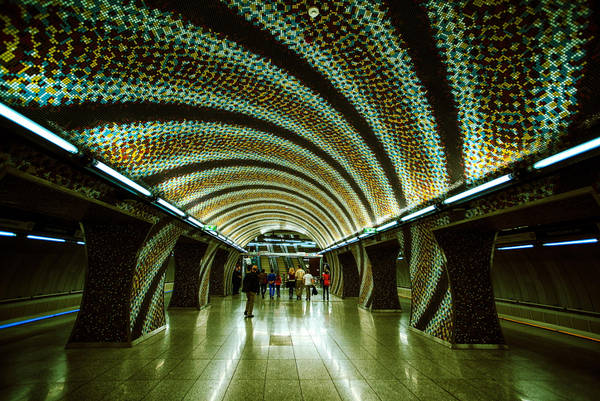 Kiến trúc độc đáo của ga tàu điện ngầm Budapest.
