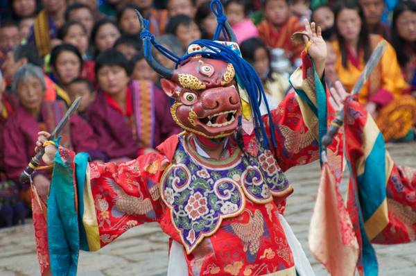 Vương quốc Bhutan có một nền văn hóa vô cùng đa dạng và hấp dẫn với nhiều lễ hội kỳ thú. Nổi bật nhất trong số đó là ngày hội Tsechu, đây là dịp những tín đồ Phật giáo ở đất nước hiền hòa này thể hiện đức tin với Phật Tổ. Ảnh: Margot Raggett