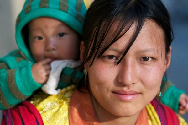 Những người dân Bhutan hiền hòa dường như họ không bị áp lực của cuộc sống công nghiệp đang bao trùm các nước lân cận. Ảnh: Margot Raggett