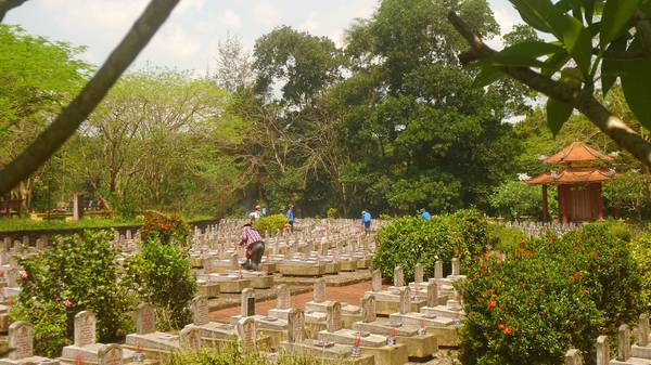 Nghĩa trang liệt sỹ Trường Sơn là nơi quy tụ 10.333 phần mộ của các liệt sỹ. Ảnh: huuchien