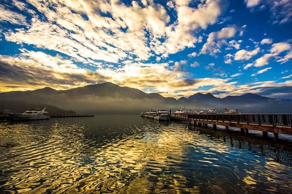Khám phá vẻ quyến rũ của hồ Nhật Nguyệt
