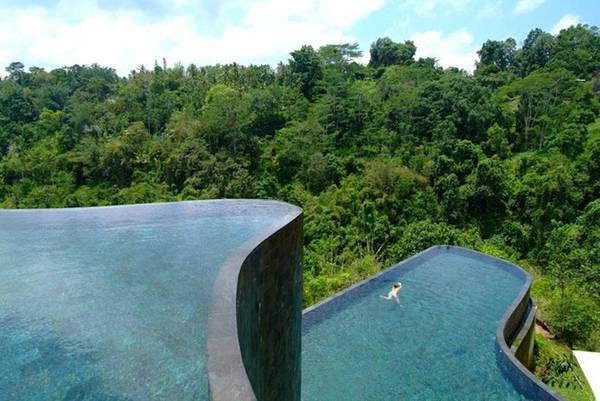 <strong>Ubud Hanging Gardens, Ubud: </strong>Khu nghỉ dưỡng này nổi tiếng với một trong những bể bơi vô cực ấn tượng nhất thế giới. Ảnh: Huffington Post.
