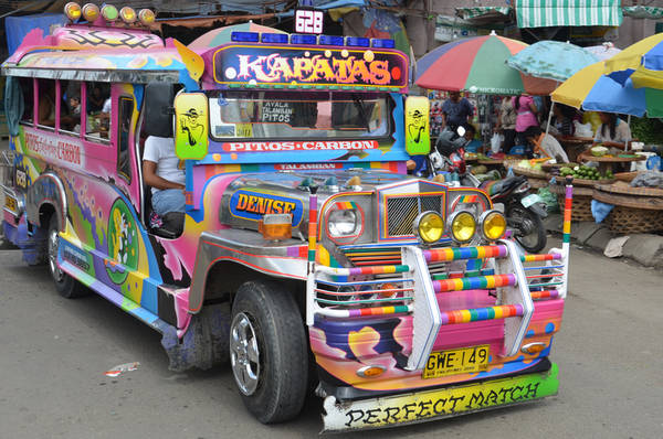  Xe Jeepney rực rỡ sắc màu. Ảnh: nomadicnotes.com