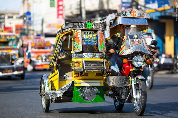  Tricycle là loại xe khá phổ biến tại các thành phố và khu du lịch ở Philippines. Ảnh: jjwrightfineart.com