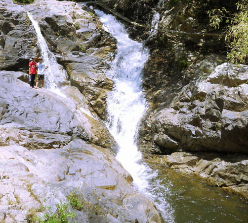 Thác Đổ là điểm đến lý tưởng cho những người thích khám phá vẻ đẹp hoang sơ của núi rừng, sông suối