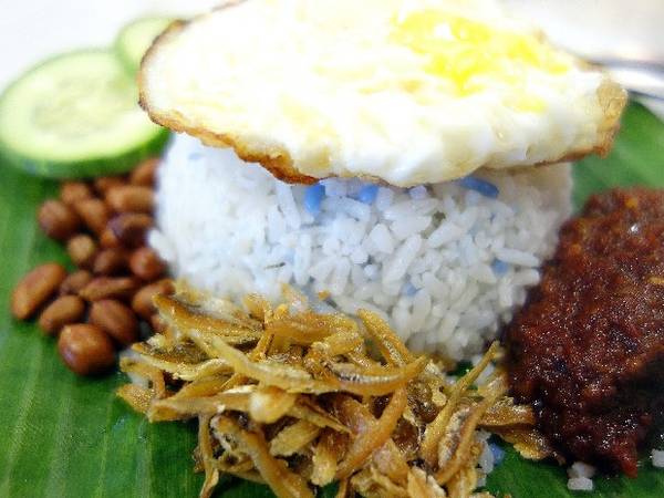 Nasi Lemak là một món cơm nổi tiếng trên khắp Malaysia nói chung và Kuala Lumpur nói riêng. Ảnh: Gokl.my