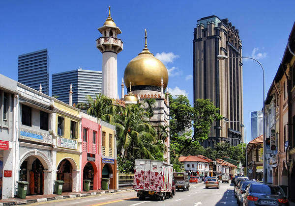 Du khách sẽ dễ dàng nhận thấy các kiến trúc Hồi giáo trên các con phố ở đây. Ảnh: flickr.com