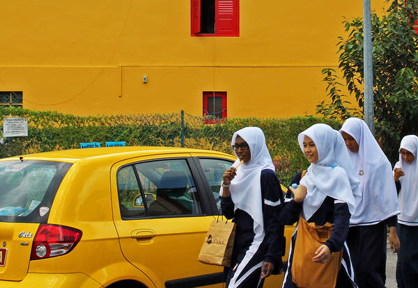 Các bé gái người Hồi giáo ở khu Little India. Ảnh: flickr.com