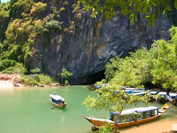 Gợi ý 9 hang động du khách có thể khám phá ở Quảng Bình