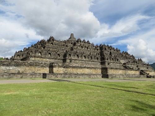 Borobudur được mệnh danh là ngôi đền quyến rũ. Ảnh: Phan Ngọc Hạnh.