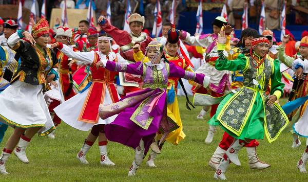 Naadam là lễ hội lớn nhất ở Mông Cổ. Tới tham dự lễ hội đặc biệt này du khách sẽ có cơ hội khám phá văn hóa và con người xứ thảo nguyên. Ảnh: Toursmongolia.com