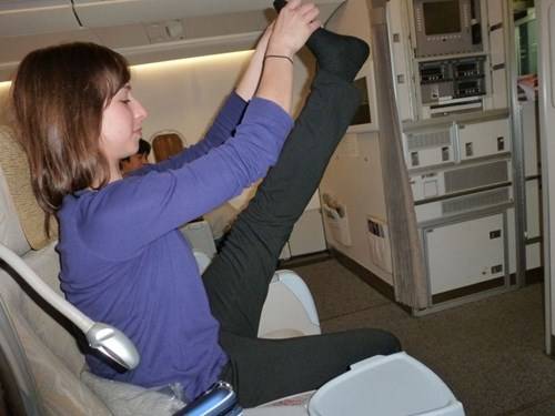 Tập yoga trên máy bay