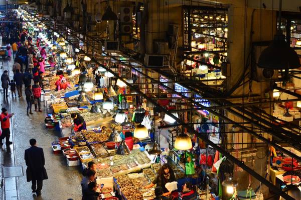 Chợ cá Noryangjin là một trong những địa điểm thu hút khách du lịch hàng đầu tại Seoul. Ảnh: koreataketwo.wordpress.com