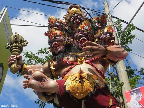 Bức tượng khổng lồ của vị thần trong thần thoại của người dân Bali.