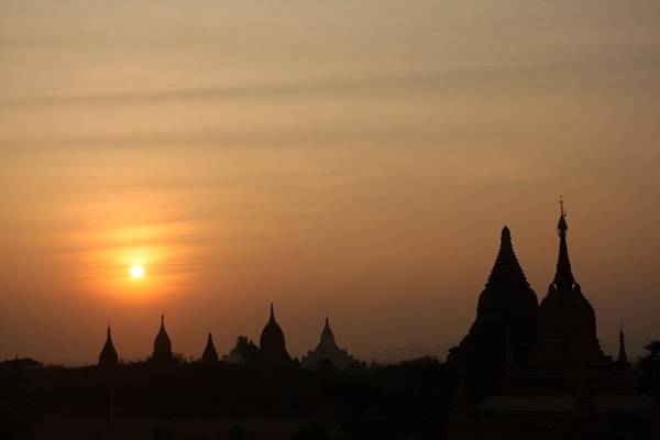 Bình minh ở Bagan.