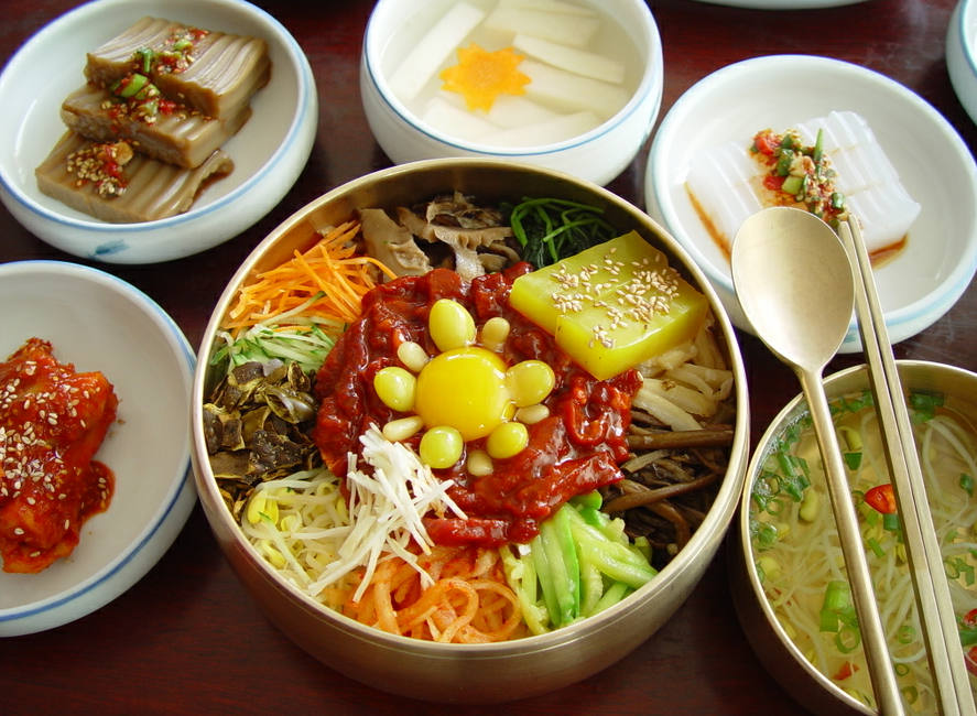 Du khách sẽ nhìn thấy rất nhiều nhà hàng bán món Bibimbap phủ khắp thành phố Jeonju Ảnh: Reddit.com
