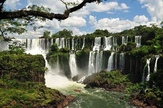 19. Thác Iguazu, biên giới Brazil và Argentina  Đây là chốn bồng lai tiên cảnh nào?