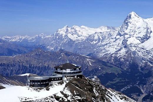 24. Piz Gloria, Murren, Thụy Sĩ   Một nhà hàng xoay nằm ở độ cao gần 914m trên dãy núi Alpes của Thụy Sĩ.