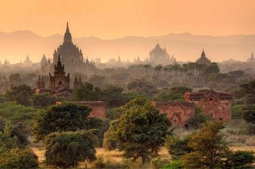 4. Thành phố cổ Bagan, Myanmar  Thành phố cổ này có niên đại từ thế kỉ 13, nổi tiếng với nhiều chùa chiền và tu viện Phật giáo. Điểm cao nhất của thành phố có hơn 10.000 chỗ cầu nguyện, tuy nhiên hiện nay chỉ còn 2.200 nơi tồn tại.